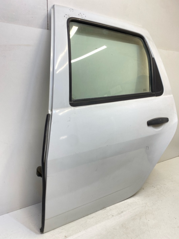 Дверь задняя левая