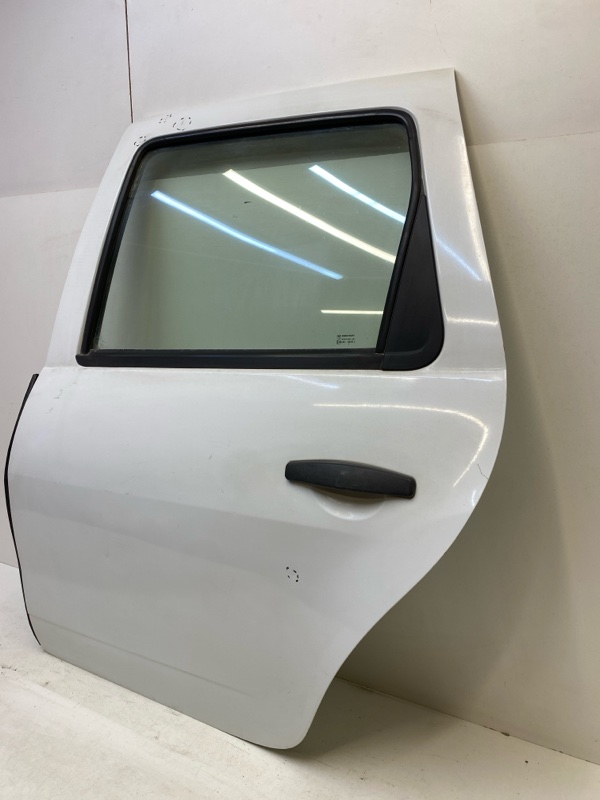 Дверь задняя левая