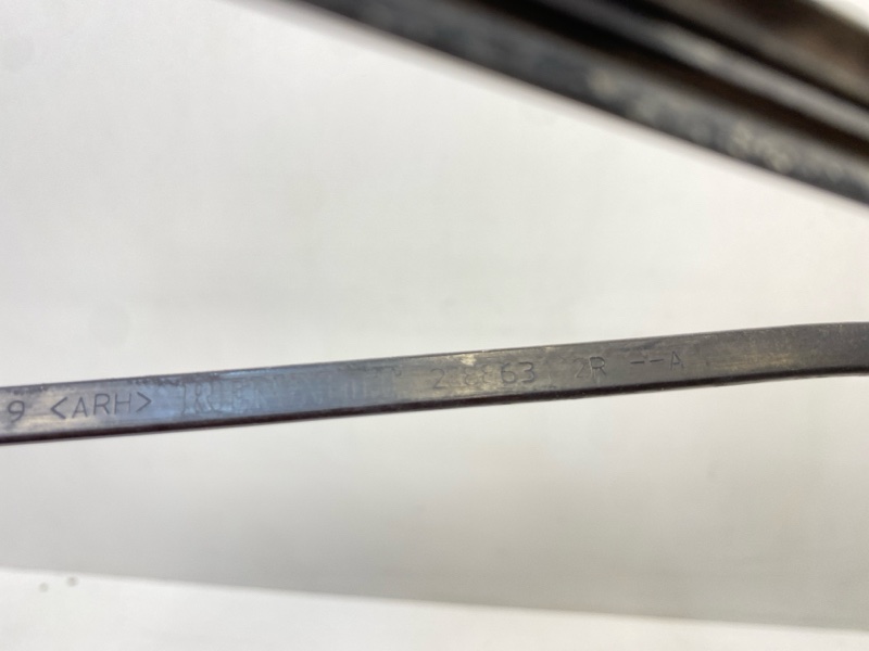 Поводок стеклоочистителя передний правый