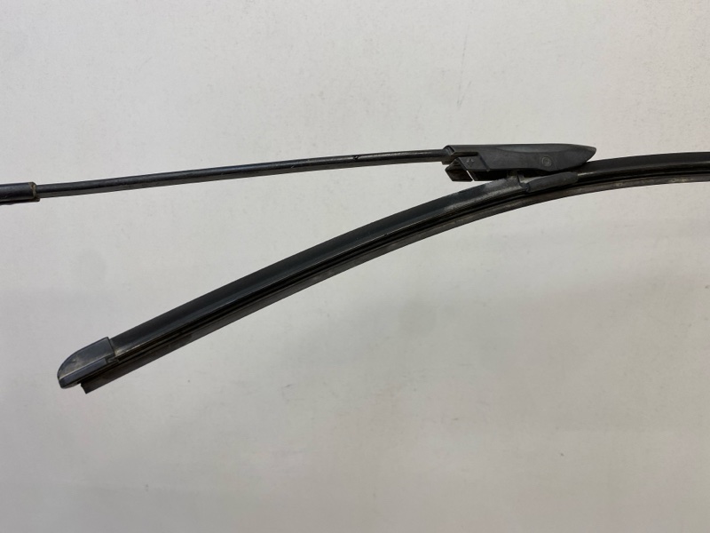 Поводок стеклоочистителя передний правый