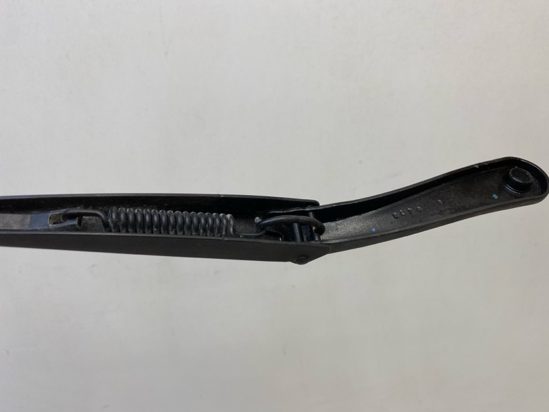 Поводок стеклоочистителя передний правый