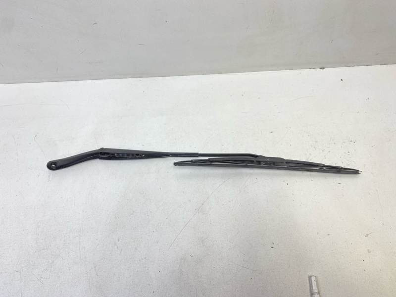 Поводок стеклоочистителя передний правый