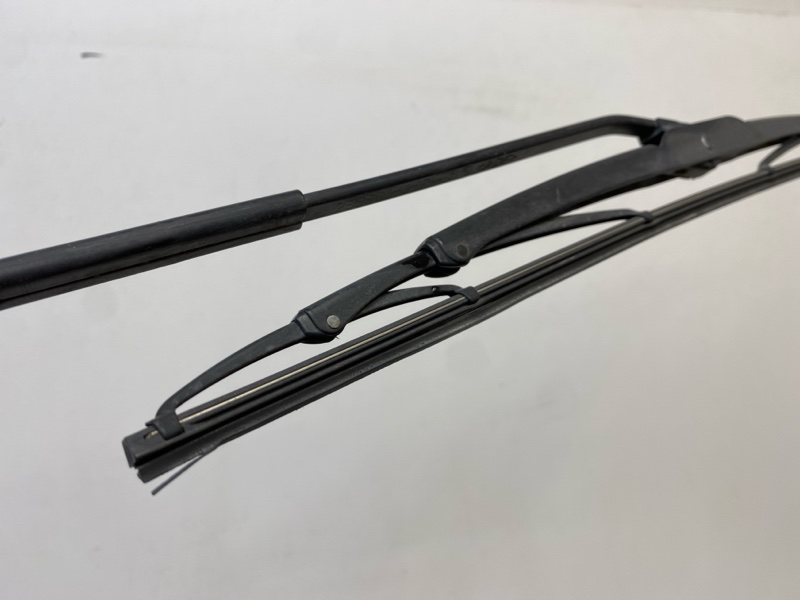 Поводок стеклоочистителя передний правый