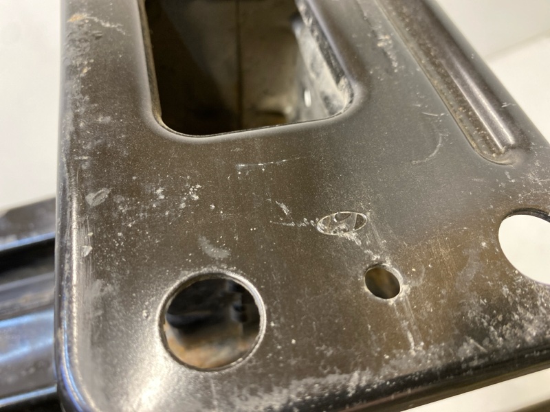 Усилитель переднего бампера