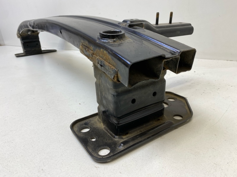 Усилитель переднего бампера