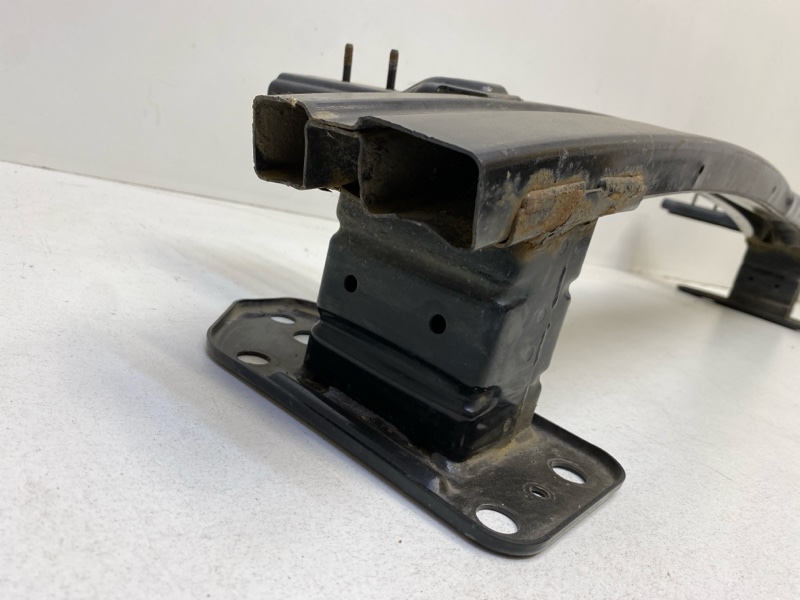 Усилитель переднего бампера