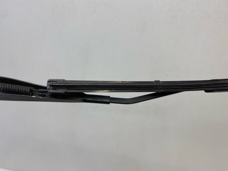 Поводок стеклоочистителя передний левый