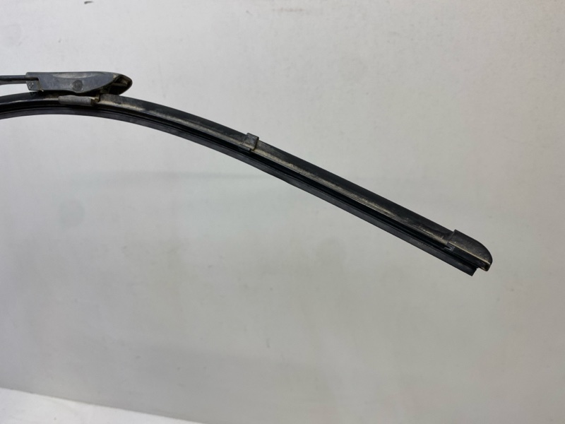 Поводок стеклоочистителя передний левый