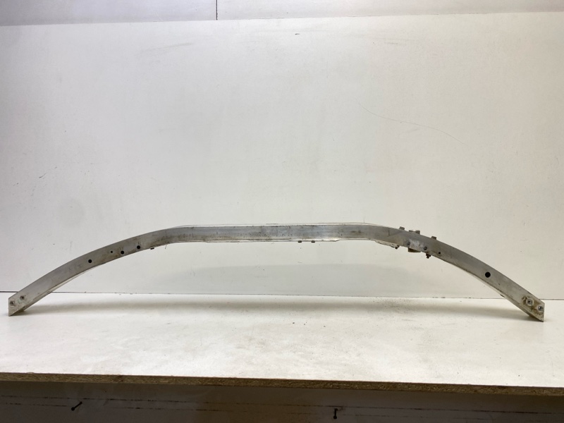 Усилитель переднего бампера