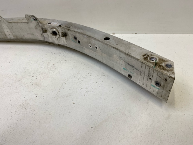 Усилитель переднего бампера