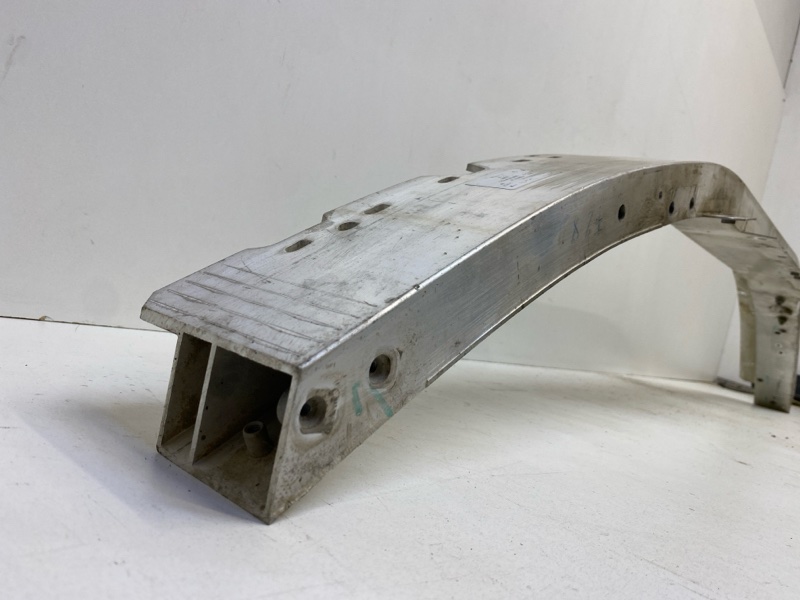 Усилитель переднего бампера