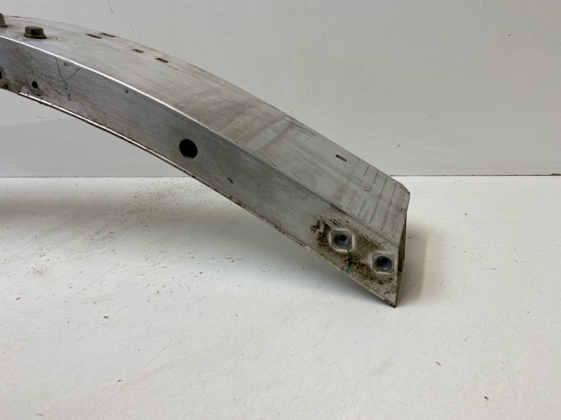 Усилитель переднего бампера