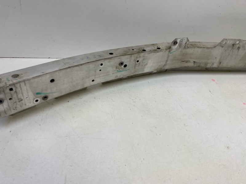 Усилитель переднего бампера