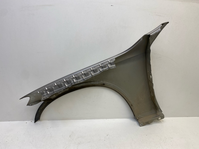 Крыло переднее правое