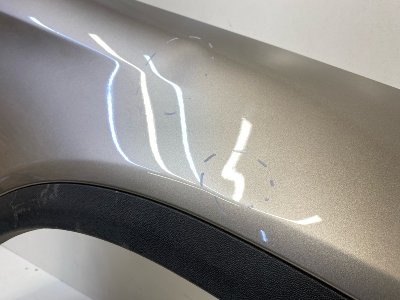 Крыло переднее правое