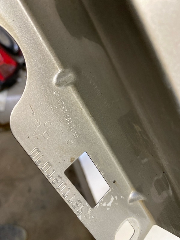 Крыло переднее правое