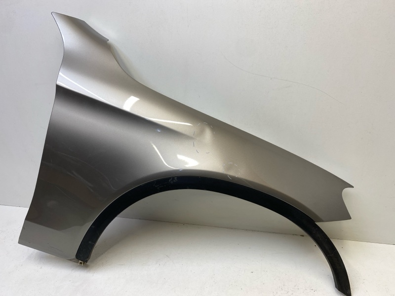 Крыло переднее правое