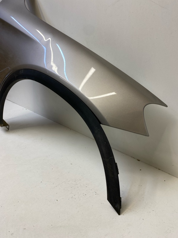 Крыло переднее правое