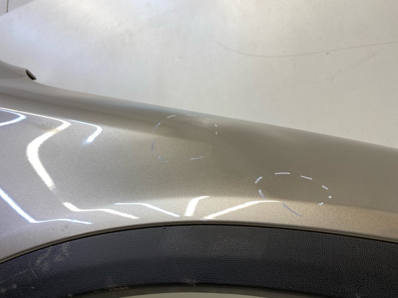 Крыло переднее правое