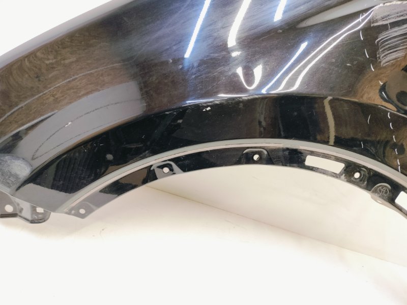 Крыло переднее левое