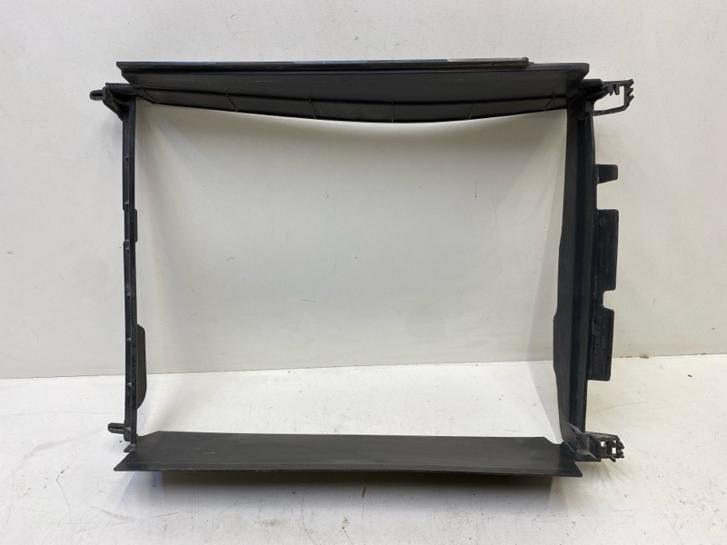 Дефлектор воздушный радиатора