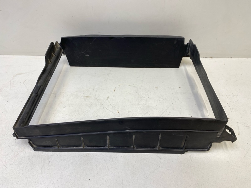 Дефлектор воздушный радиатора