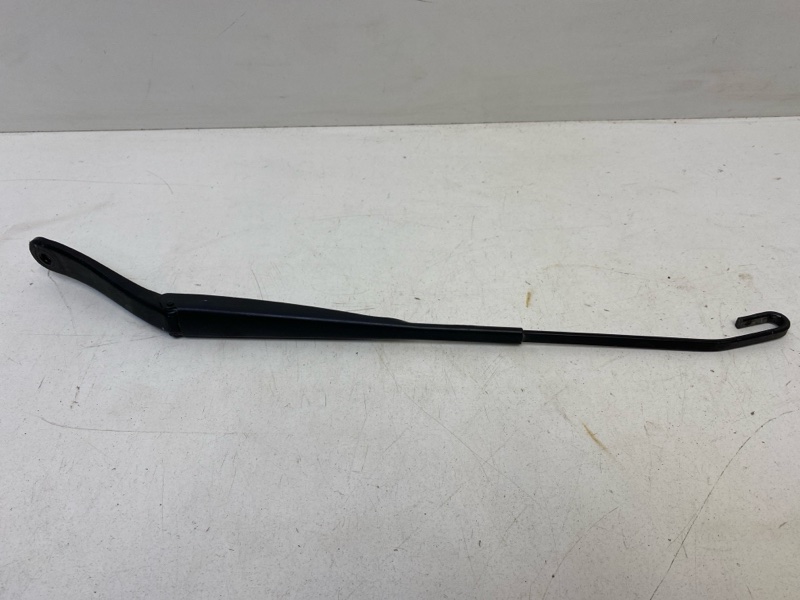 Поводок стеклоочистителя передний правый