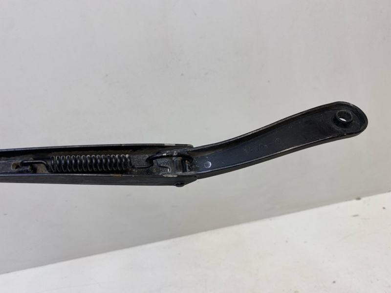 Поводок стеклоочистителя передний правый