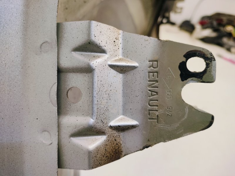 Крыло переднее левое