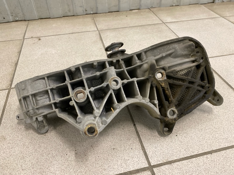 Кронштейн (сопут. товар)