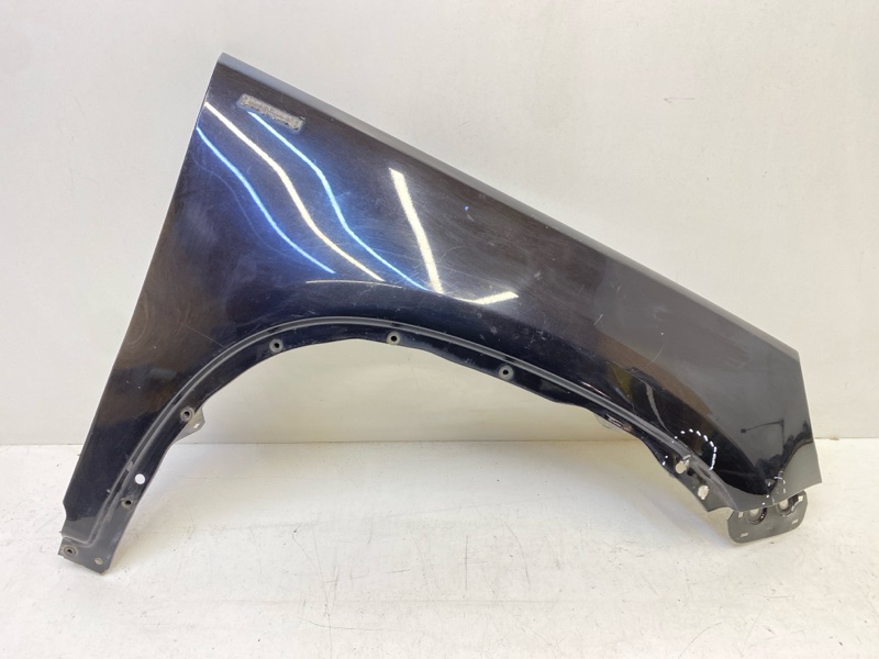 Крыло переднее правое