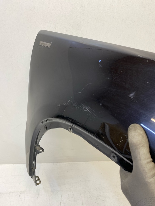 Крыло переднее правое