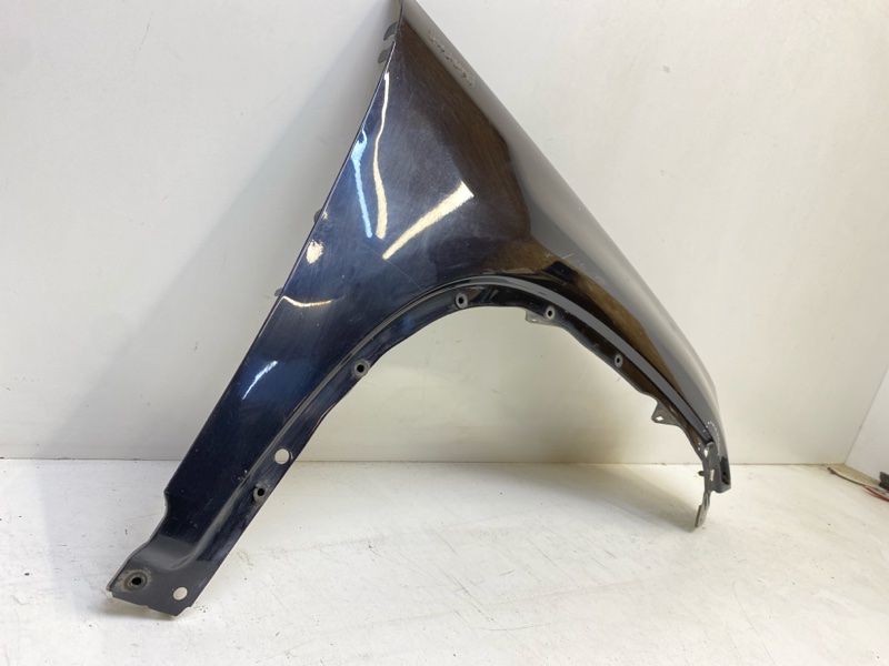 Крыло переднее правое