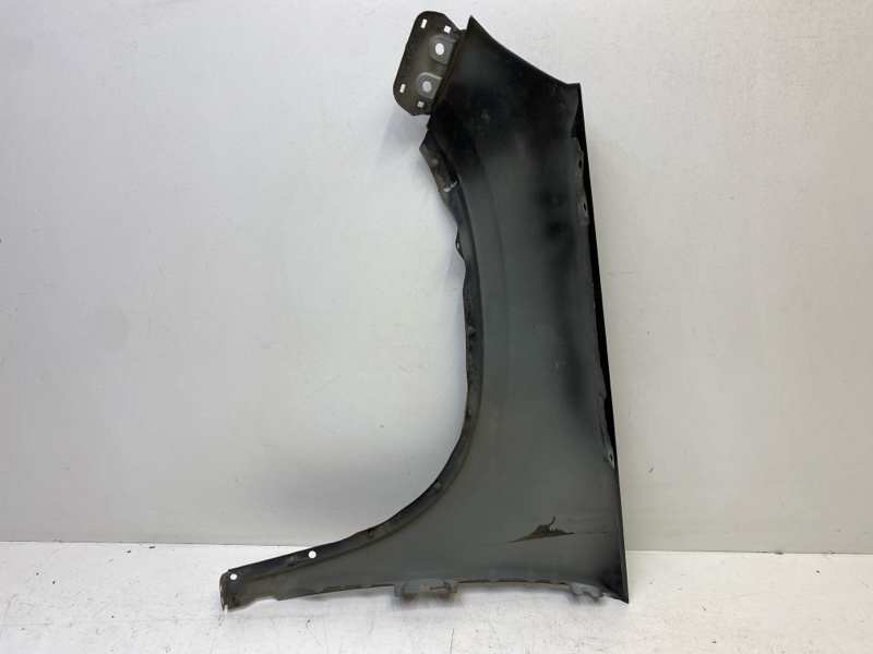 Крыло переднее правое