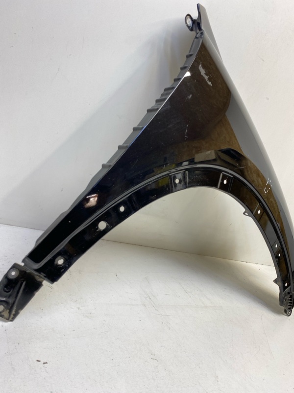 Крыло переднее правое