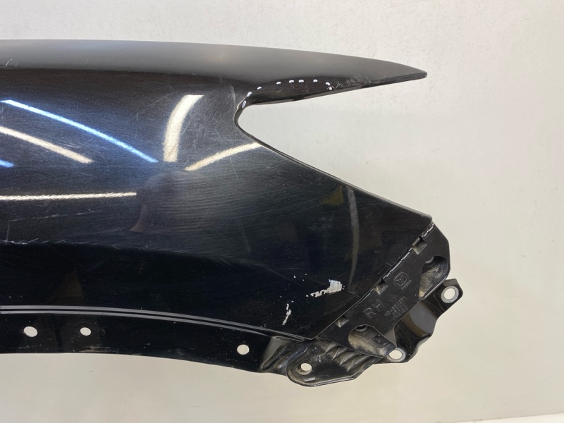 Крыло переднее правое