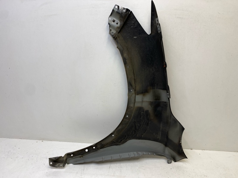 Крыло переднее правое