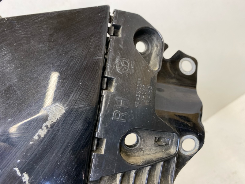 Крыло переднее правое