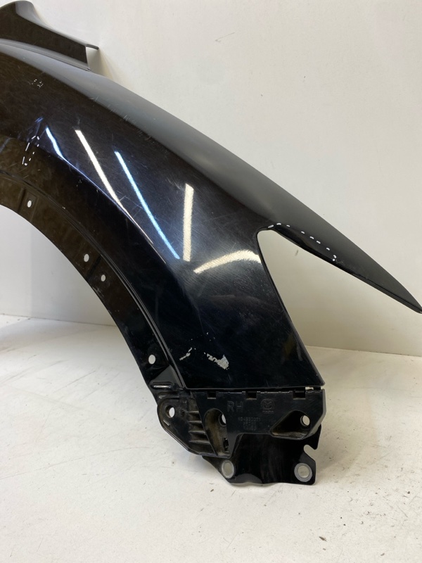 Крыло переднее правое