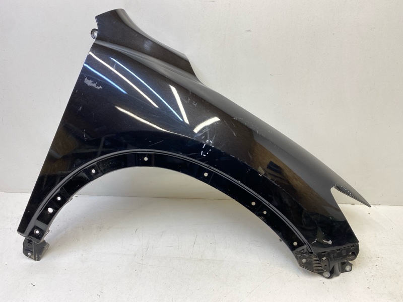 Крыло переднее правое