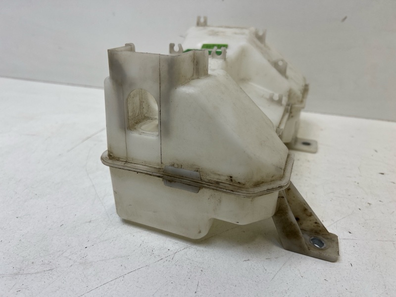 Бачок омывателя лобового стекла