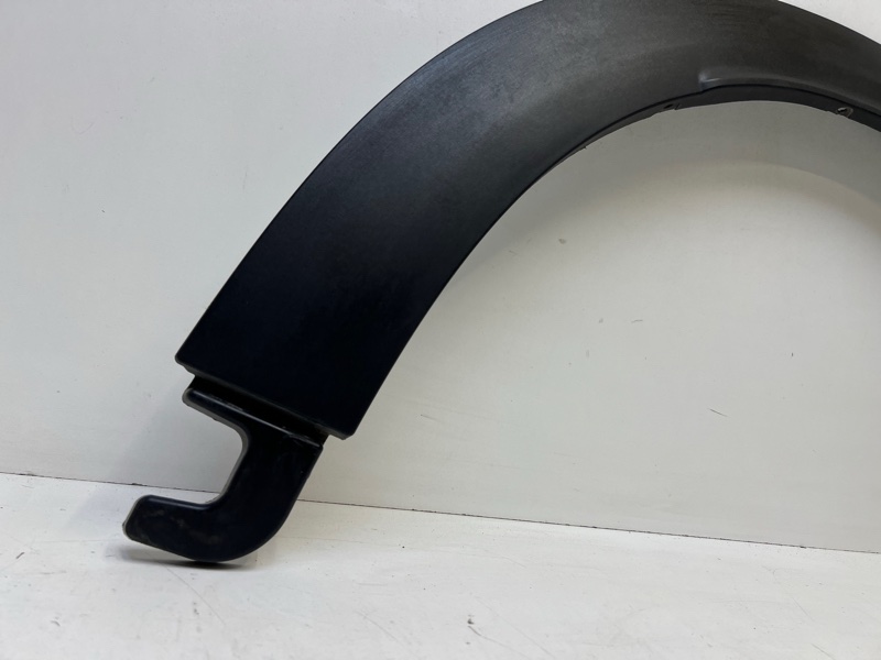 Накладка переднего крыла правого