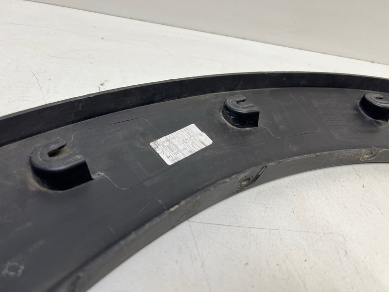 Накладка переднего крыла правого