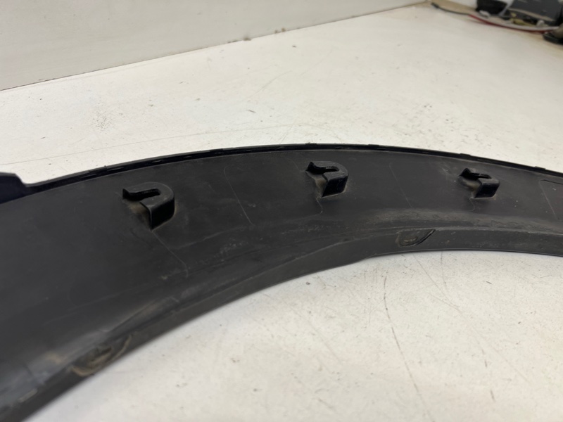 Накладка переднего крыла правого