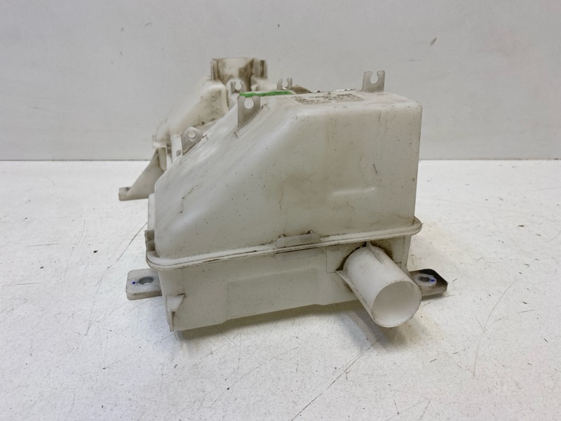 Бачок омывателя лобового стекла