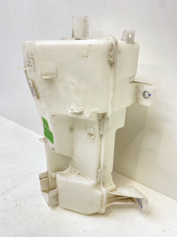 Бачок омывателя лобового стекла