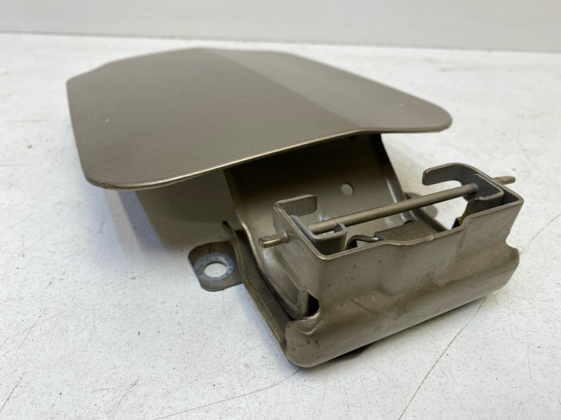 Лючок бензобака