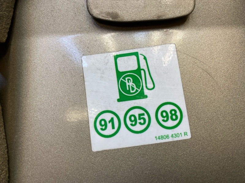 Лючок бензобака