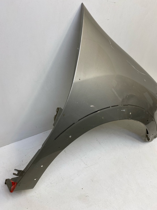 Крыло переднее правое