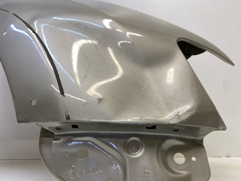 Крыло переднее правое